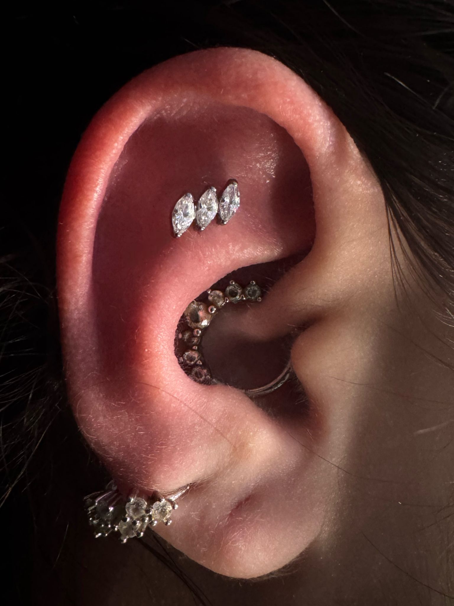 Cris - Ear Jewelry